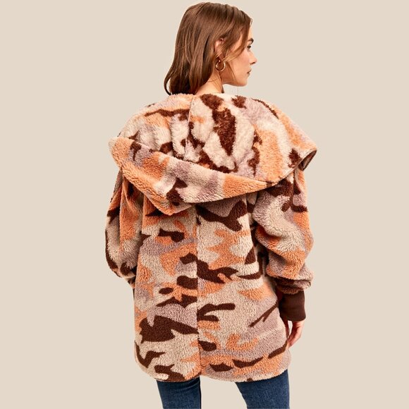 NEW Boutique Hooded Camo Teddy Jacket Cozy Sherpa Fleece Weekend Furry Soft Warm - Picture 2 of 4